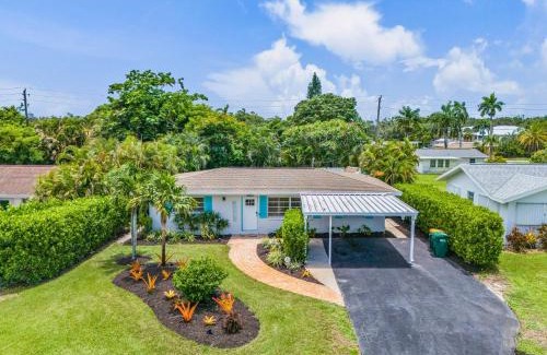 Central Naples Casa | Naples Oasis SwimSpa Tiki Bar Arcade and Fire Pit By Vacation Your Way