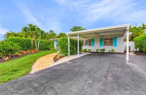 Central Naples Casa | Naples Oasis SwimSpa Tiki Bar Arcade and Fire Pit By Vacation Your Way