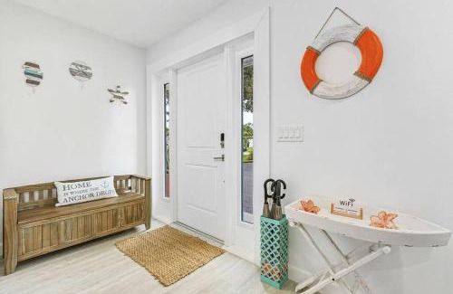 Central Naples Casa | Naples-Resort Style Pool Home