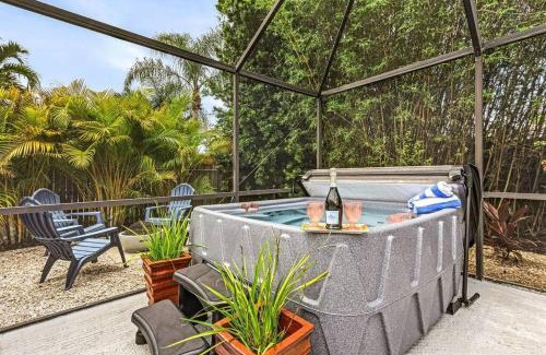 Central Naples Casa | Naples-Resort Style Pool Home