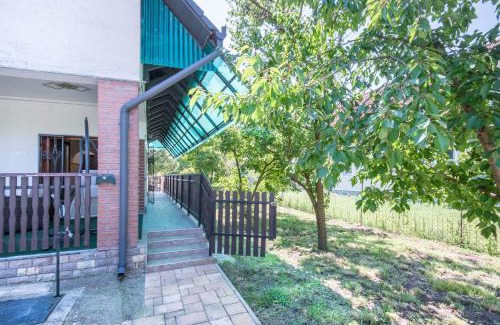 Poroszlo Apartamento | Napsugár Vendégház