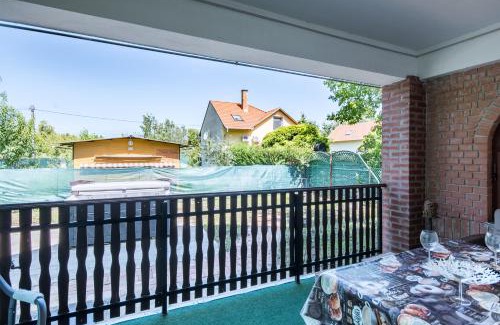 Poroszlo Apartamento | Napsugár Vendégház