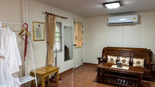 Thap Than Casa | Narai - Homestay in Thapthan