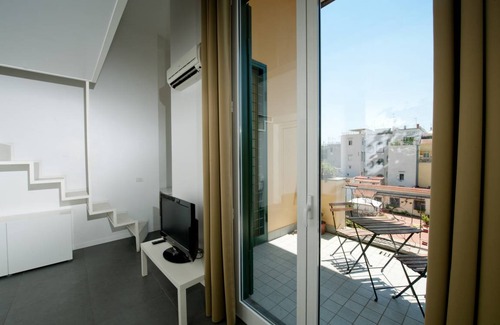 Quartieri Spagnoli Apartamento | Nardones Apartment with balcony by Wonderful Italy