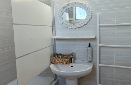 Aliki Hotel | Narges Hotel