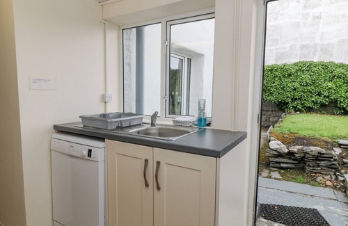 Delabole Cabaña | NARNIA, pet friendly, character holiday cottage in Delabole