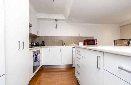 Narrabundah Apartamento | New to VRBO: Spacious 2BR APT Panoramic Views, Central Location
