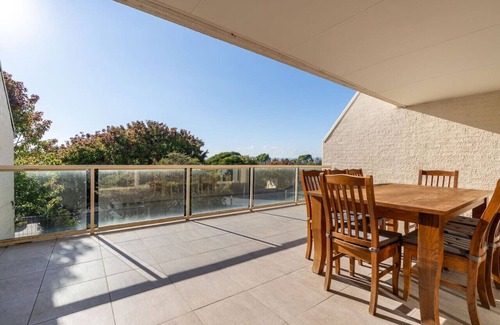Narrabundah Apartamento | New to VRBO: Spacious 2BR APT Panoramic Views, Central Location