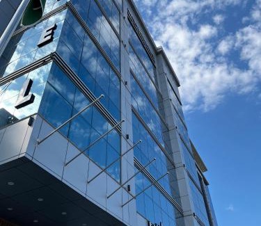 Al Kura Apartamento | NARS Plus Al Basateen