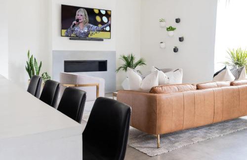 Edgehill Casa | Nash Chic Near DT Rooftop Luxe Comfort
