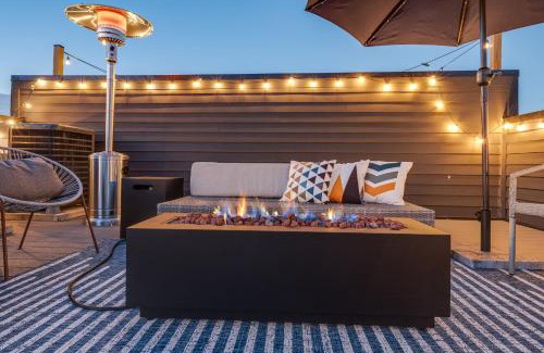 Edgehill Casa | Nash Chic Near DT Rooftop Luxe Comfort