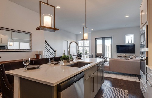 Edgehill Cabaña | Nashview- Heart of Gulch - 360º Views of Downtown!