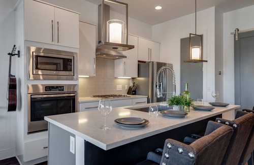 Edgehill Cabaña | Nashview- Heart of Gulch - 360º Views of Downtown!