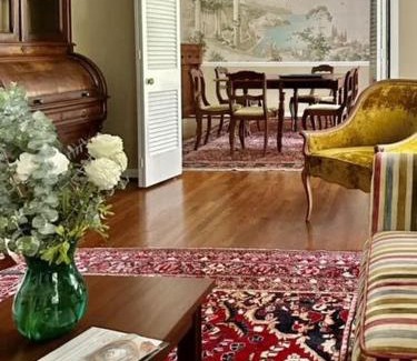 Hillwood Casa | Nashville Elegance Enjoy Southern Comfort in Style