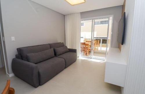 Sao Jose Apartamento | Nassau 203 - Excelente apartamento - Finamente mobiliado e decorado - À poucos metros da praia - (Consultar serviços de roupa de cama e banho)