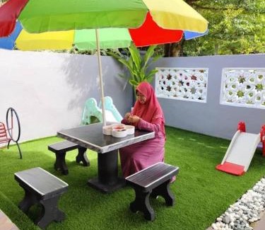 Temerloh Casa | NASUHA HOMESTAY 1 TEMERLOH Semi-D House, 2 Bedroom, 3 Bathroom, 3 Unit Aircond, Free Wifi and Netflix, Near Hospital with Private Pool