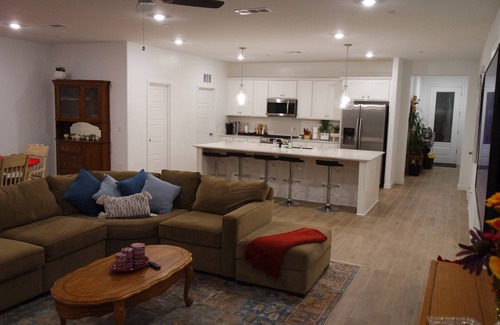 Clovis Casa | National Parks, Savemart Center, EV Charge Port, Smart TV's, Fire Pit, Sega
