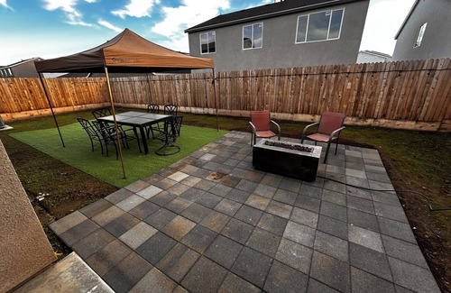 Clovis Casa | National Parks, Savemart Center, EV Charge Port, Smart TV's, Fire Pit, Sega