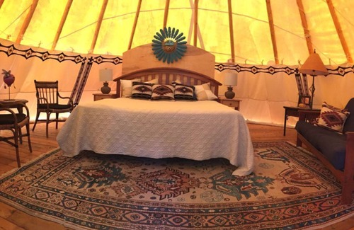 Kila Alquiler De RV | Native American Tipi 3