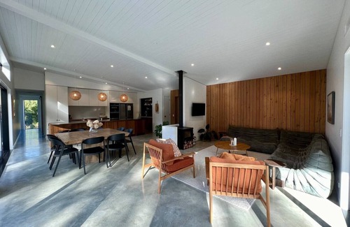 Mangawhai Casa | Native bush paradise. 10 mins to beach!