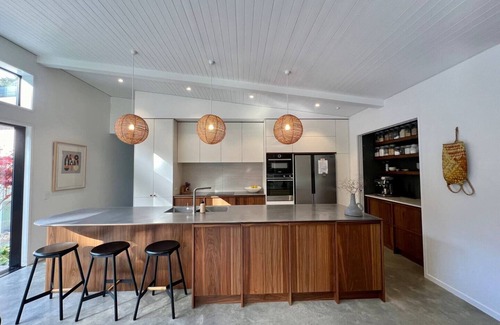 Mangawhai Casa | Native bush paradise. 10 mins to beach!