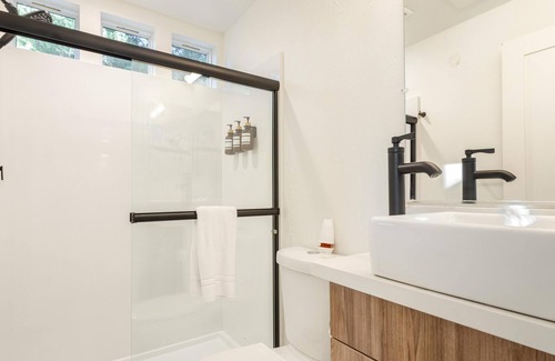 Temecula Cabina | Native Falls Cabin (2BR Modern) - 2 bedroom, 1 bath Deluxe Cabin