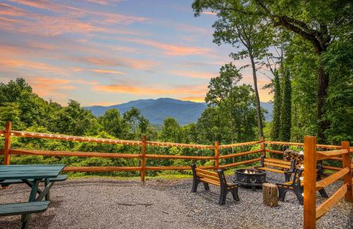 Bryson City Casa | Native Winds Luxury Cabin Rental