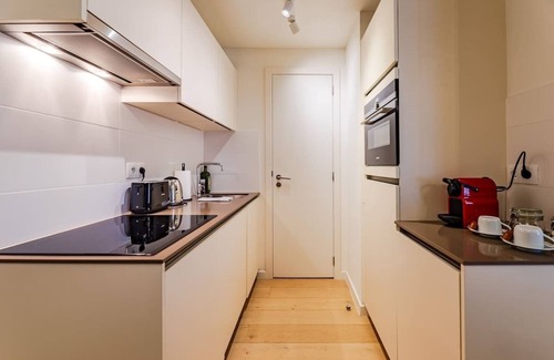 Plasky Apartamento | NATO&EU 1BR Aprt- Free Luggage Room