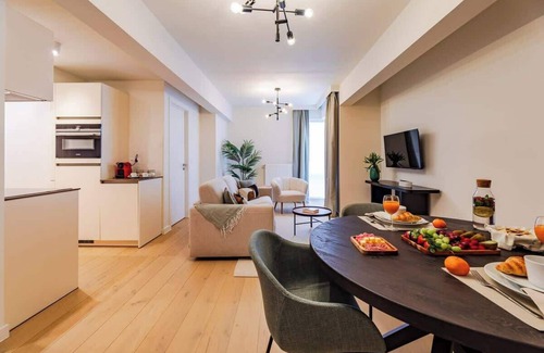 Plasky Apartamento | NATO&EU 1BR Aprt- Free Luggage Room