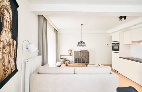 Plasky Apartamento | NATO&EU 1BR Aprt- Free Luggage Room