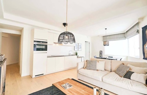 Plasky Apartamento | NATO&EU 1BR Aprt- Free Luggage Room