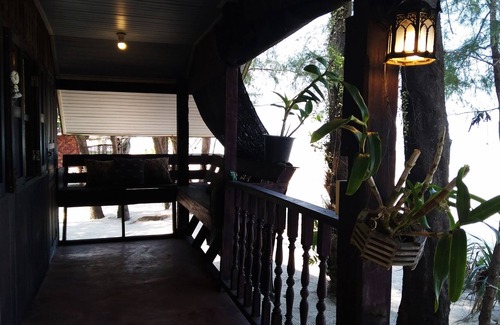 Ban Samphao Casa | Natural High Beach Cafe & Homestay