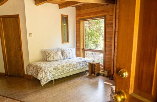 Meadow Creek Casa | Natural surroundings, peace & quiet, with adventure on your doorstep. (Pets ok)