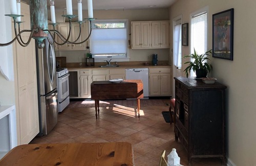 Dorset Casa | Nature, activities, dining, farmers market and shopping near town.