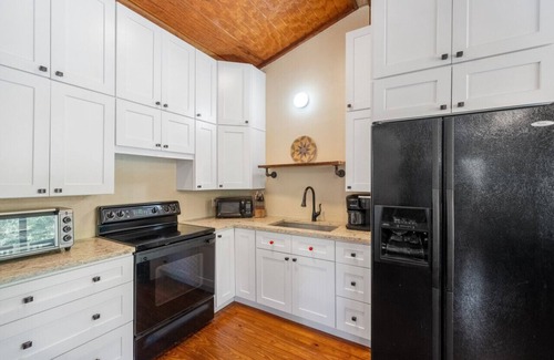 Cedar Key Casa | Nature at it's best with the room to explore it