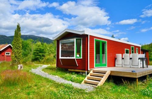 B Chalet De Esquí | Nature cottage on wooded valley