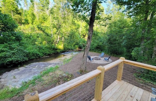 Purlear Alquiler De RV | Geodome on creek, great getaway, WIFI & Hot Shower