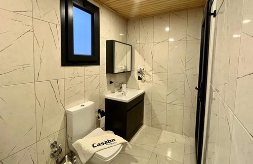 Kas Apartamento | Nature Escape Rustic Bungalow with Backyard in Kas