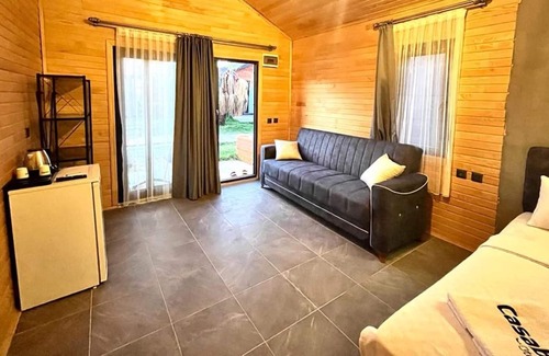 Kas Apartamento | Nature Escape Rustic Bungalow with Backyard in Kas