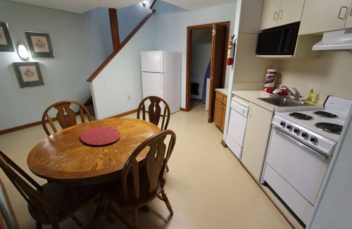 Lake Lure Condominio | Nature Escape w/ Resort Amenities, Sleeps 4