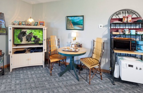 Cedar Cama Y Desayuno | Nature Getaway, Menu breakfast served in your room