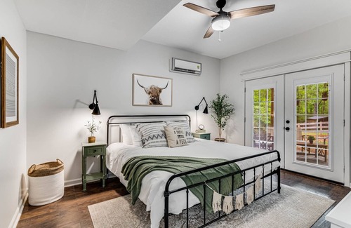 Dahlonega Otro | Nature is calling!! Family Friendly Getaway:Hot Tub, Fire Pit, Wine & Weddings