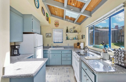 Salmon Creek Casa | Nature Lover's Paradise | Steps to Beach | Dogs OK