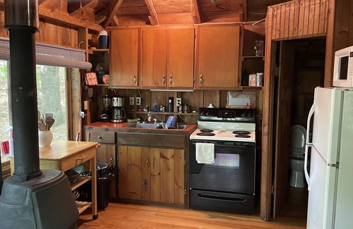 Readfield Cabina | Nature Lovers' Paradise: A Rustic 1BR Cabin w/ shared access to Lovejoy Pond