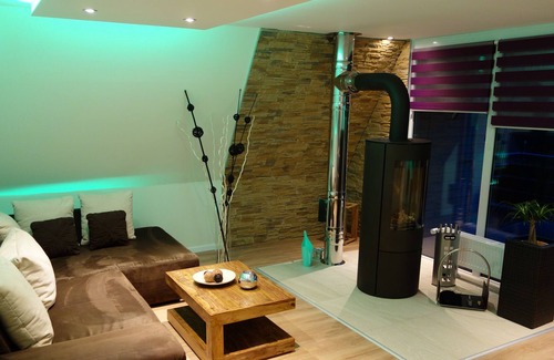 Leinsweiler Casa | La naturaleza se encuentra con el diseño, 2 habitaciones, 4 personas, estufa de leña, televisión satelital, TV LED, Wi-Fi, aire acondicionado
