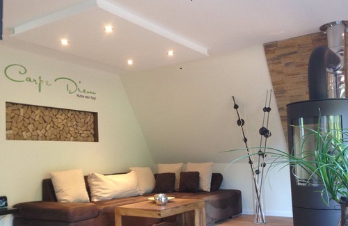 Leinsweiler Casa | La naturaleza se encuentra con el diseño, 2 habitaciones, 4 personas, estufa de leña, televisión satelital, TV LED, Wi-Fi, aire acondicionado