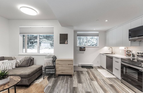 Squamish Casa | Nature, Nurture, Nest at the Mamquam Mountain Suite. Peace in the Mountains