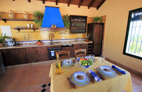 Priego de Córdoba Villa | Naturaleza, intimidad y calma en una villa de una calidad superior
