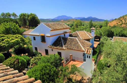 Priego de Córdoba Villa | Naturaleza, intimidad y calma en una villa de una calidad superior