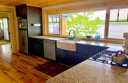 Bridgton Cabina | Nature pure. Lakeside cabin near skiing and the charming town of Bridgton.